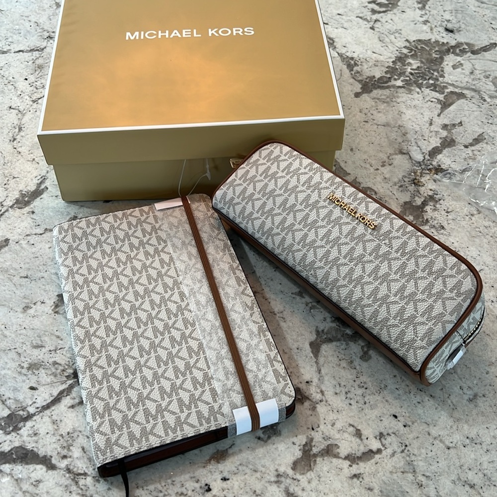 Michael Kors Logo Notebook and Pencil Case Gift Set Vanilla - Picture 3 of 16